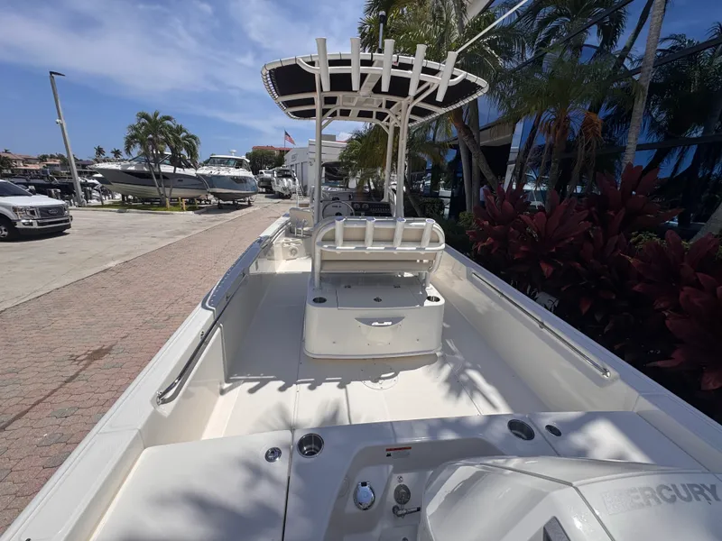 Slide: The Image of Boston Whaler 210 Montauk 2026 - 14