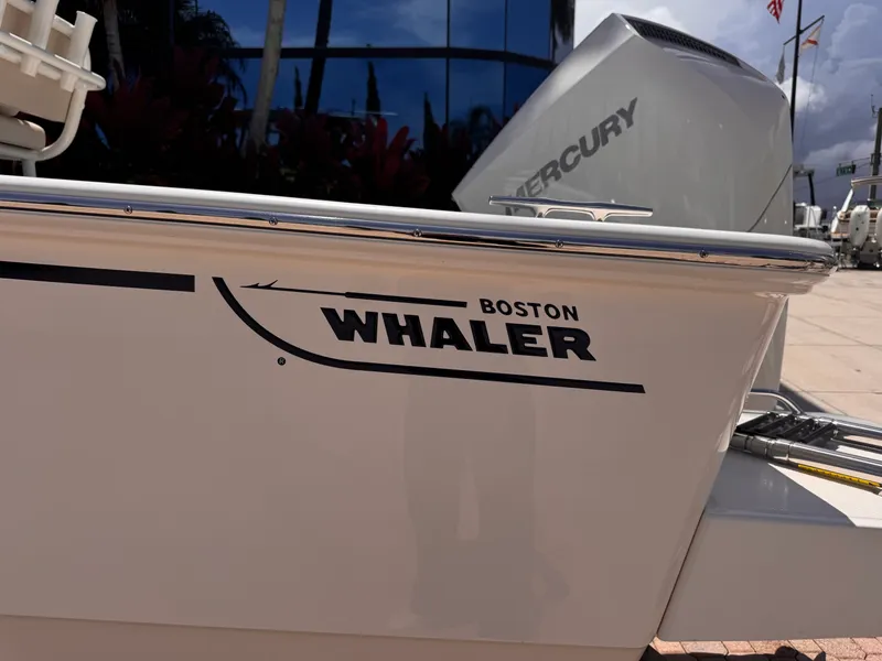 Slide: The Image of Boston Whaler 210 Montauk 2026 - 9