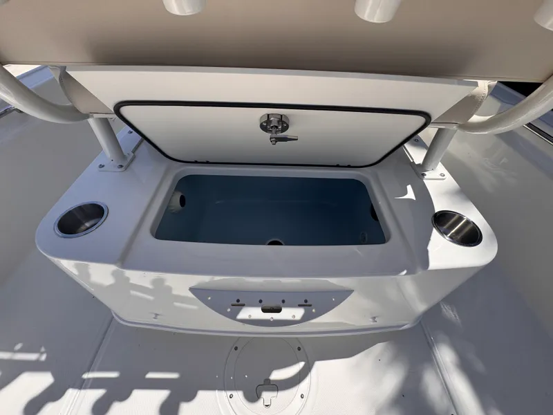 Slide: The Image of Boston Whaler 210 Montauk 2026 - 17