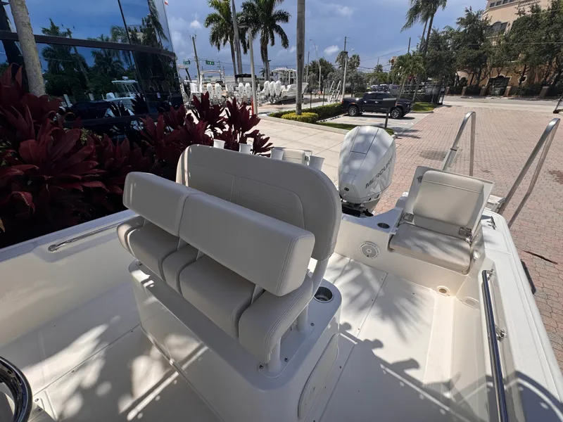 Slide: The Image of Boston Whaler 210 Montauk 2026 - 19