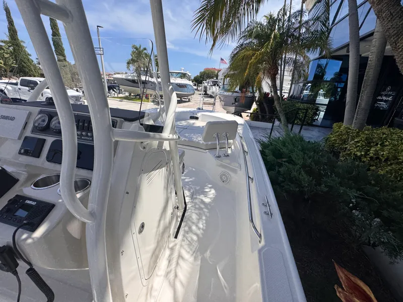 Slide: The Image of Boston Whaler 210 Montauk 2026 - 24