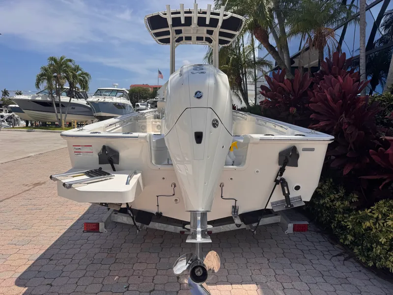 Slide: The Image of Boston Whaler 210 Montauk 2026 - 7