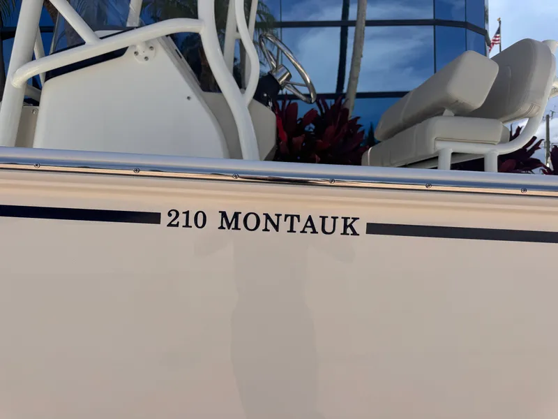 Slide: The Image of Boston Whaler 210 Montauk 2026 - 10