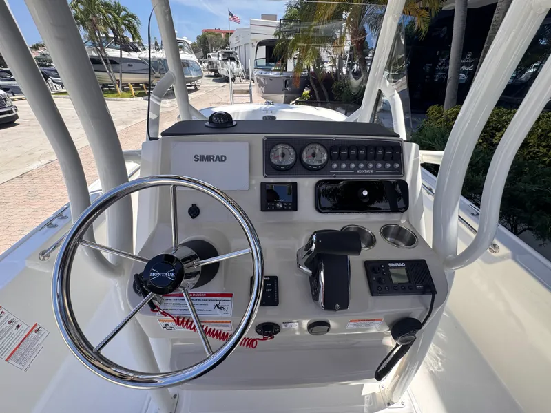 Slide: The Image of Boston Whaler 210 Montauk 2026 - 23