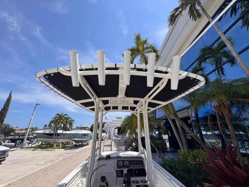 Slide: The Image of Boston Whaler 210 Montauk 2026 - 22
