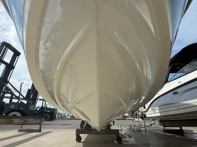 Slide: The Image of Boston Whaler 325 CONQUEST 2023 - 2