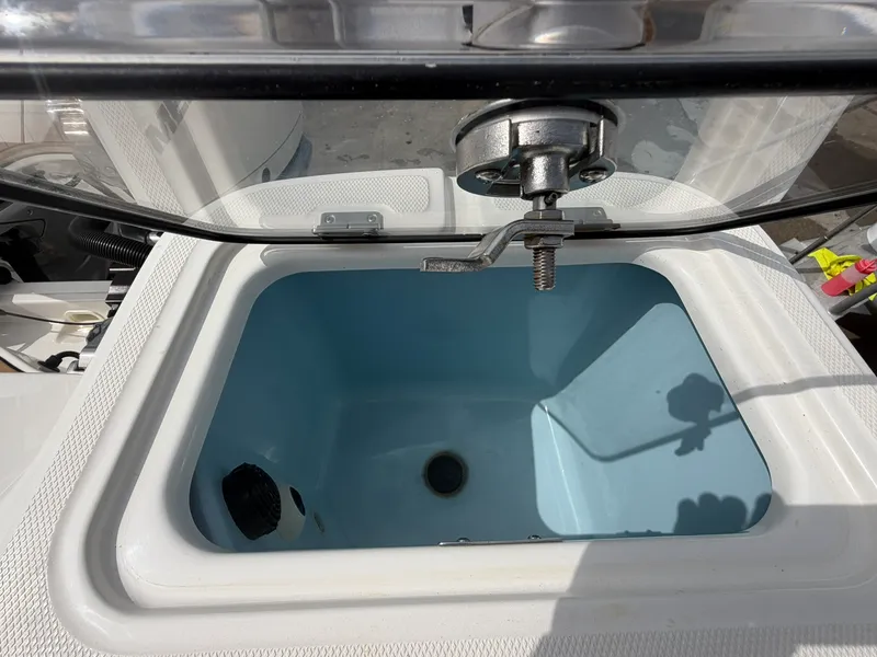 Slide: The Image of Boston Whaler 325 CONQUEST 2023 - 21