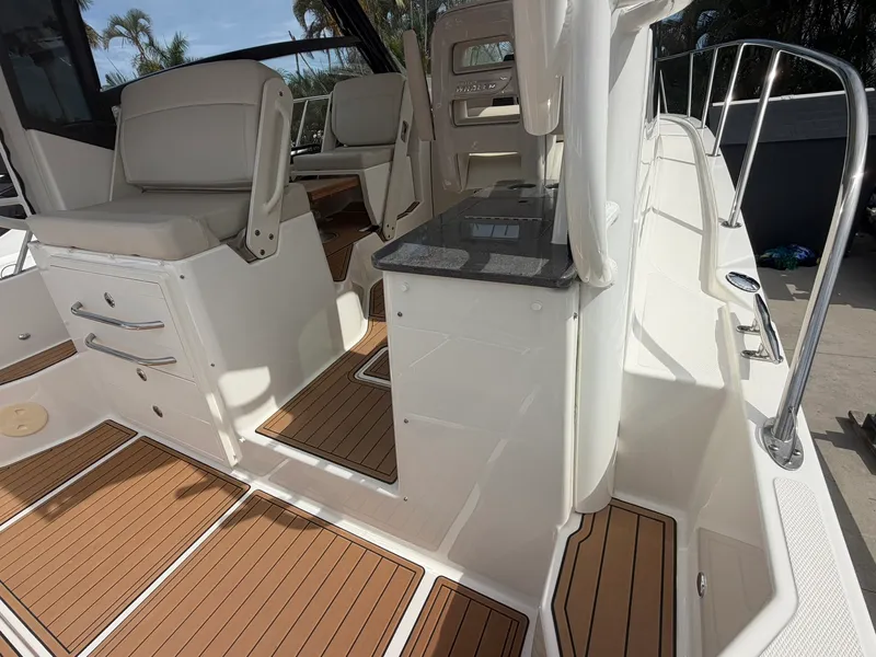 Slide: The Image of Boston Whaler 325 CONQUEST 2023 - 24