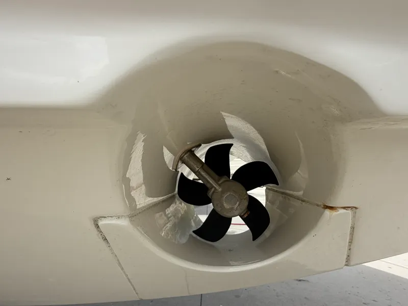 Slide: The Image of Boston Whaler 325 CONQUEST 2023 - 3