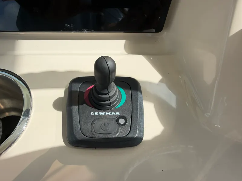 Slide: The Image of Boston Whaler 325 CONQUEST 2023 - 34