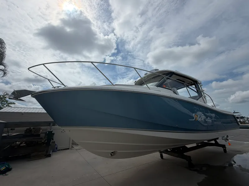 Slide: The Image of Boston Whaler 325 CONQUEST 2023 - 4