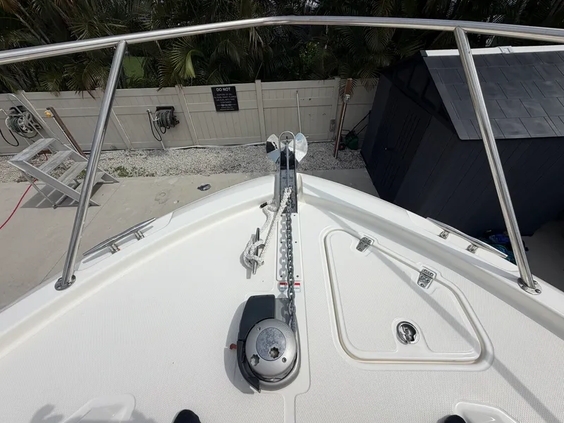 Slide: The Image of Boston Whaler 325 CONQUEST 2023 - 49
