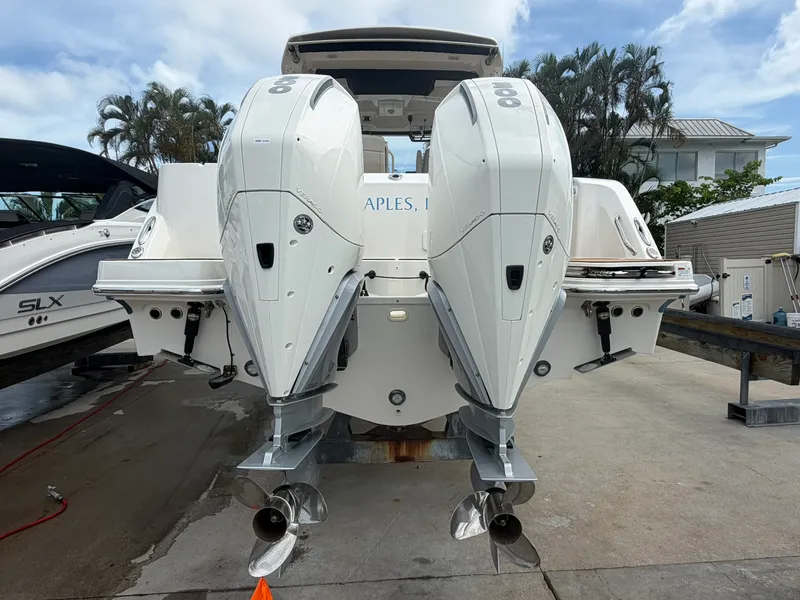 Slide: The Image of Boston Whaler 325 CONQUEST 2023 - 6
