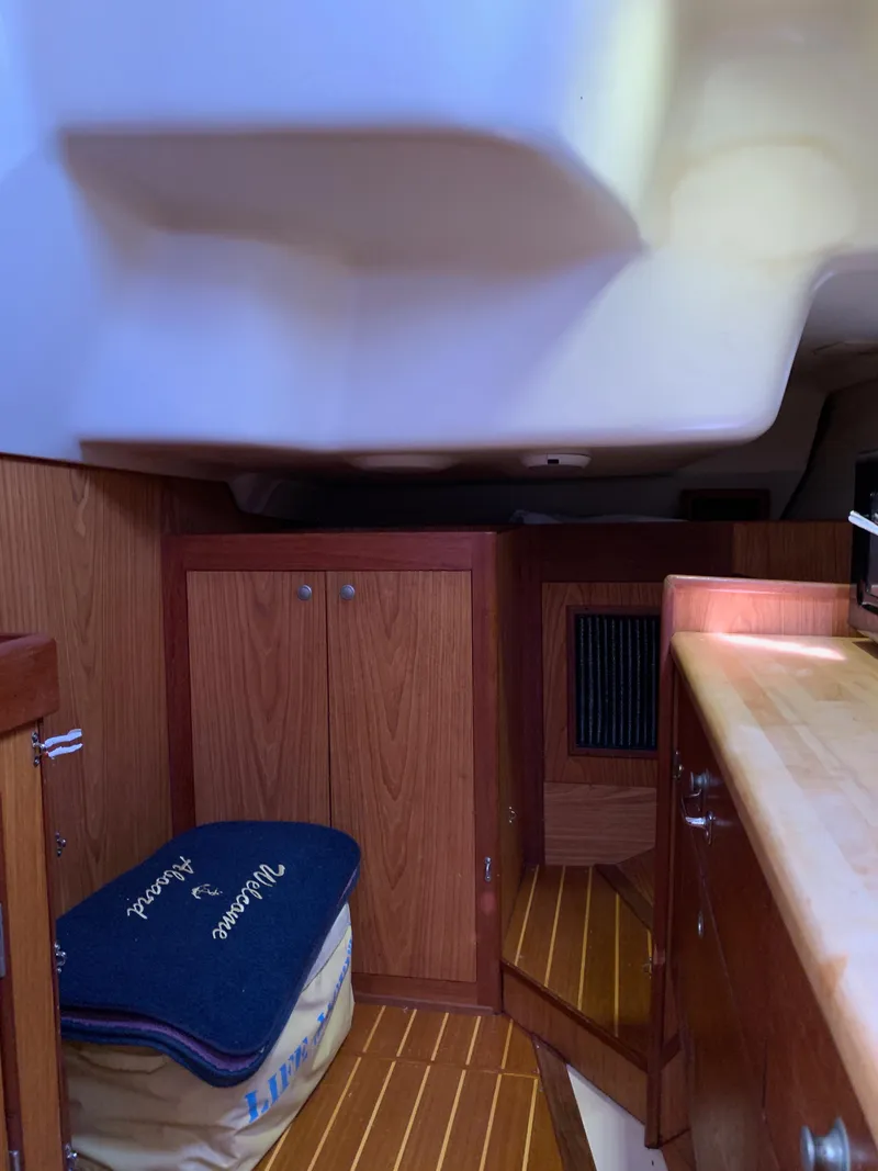 Slide: The Image of Hunter 460 2000 - 38