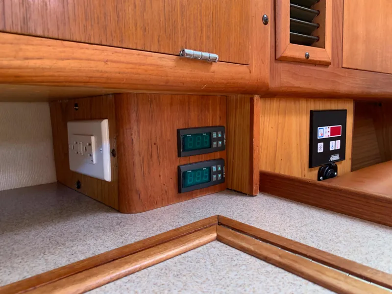 Slide: The Image of Hunter 460 2000 - 42