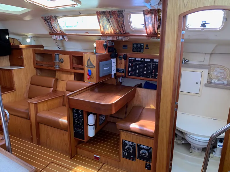 Slide: The Image of Hunter 460 2000 - 45