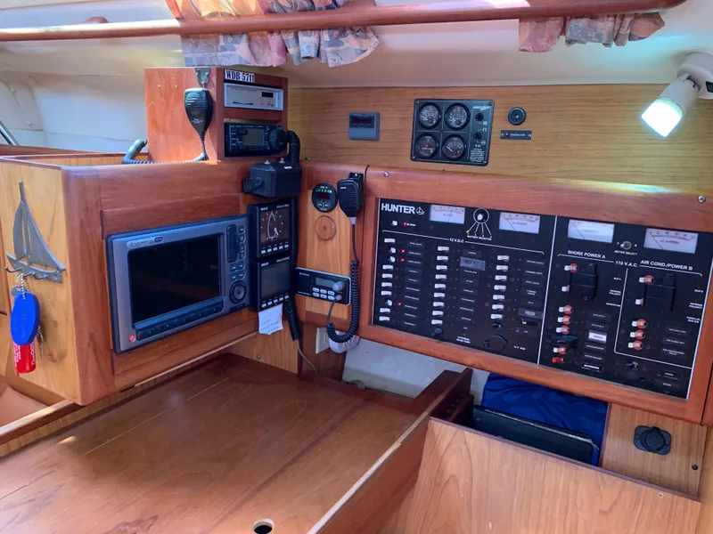 Slide: The Image of Hunter 460 2000 - 46