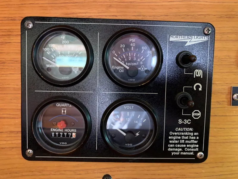 Slide: The Image of Hunter 460 2000 - 47