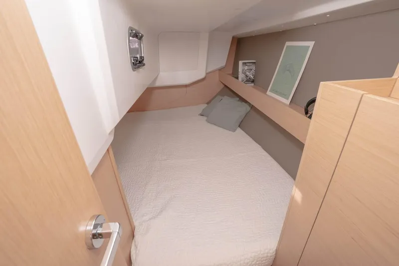 Slide: The Image of 2020 Beneteau Oceanis 30.1 - Aft berth - 12