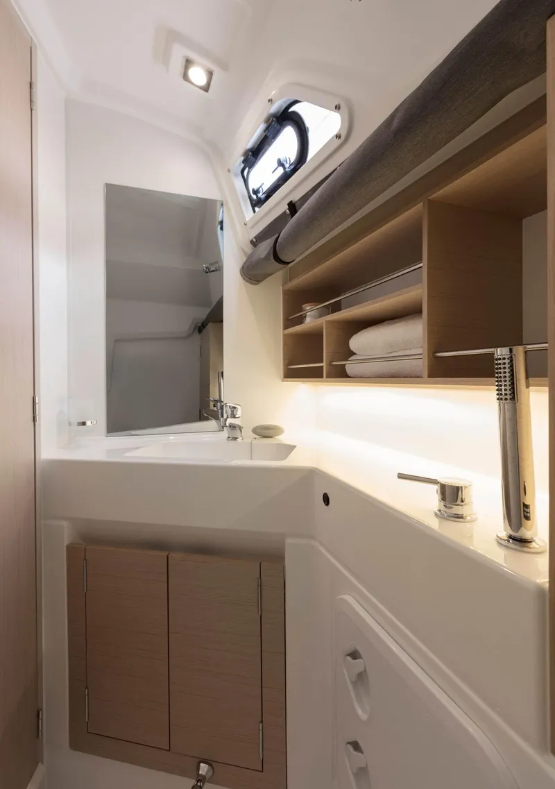 Slide: The Image of 2020 Beneteau Oceanis 30.1 - Head - 13