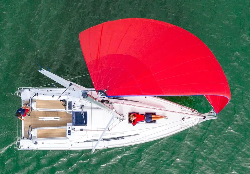 Slide: The Image of 2020 Beneteau Oceanis 30.1 - Overhead - 3