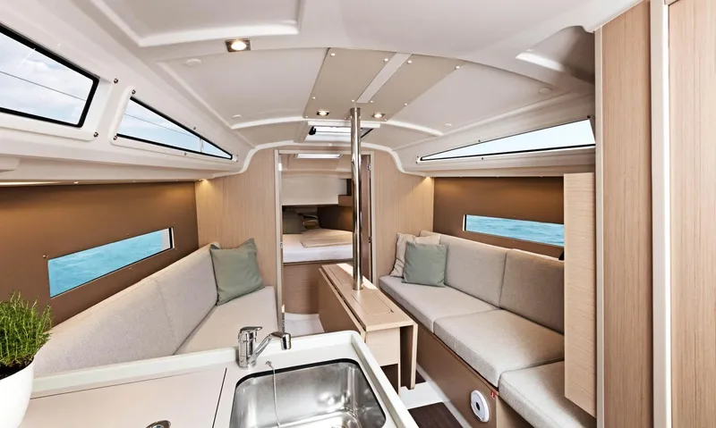 Slide: The Image of 2020 Beneteau Oceanis 30.1 - Salon - 6