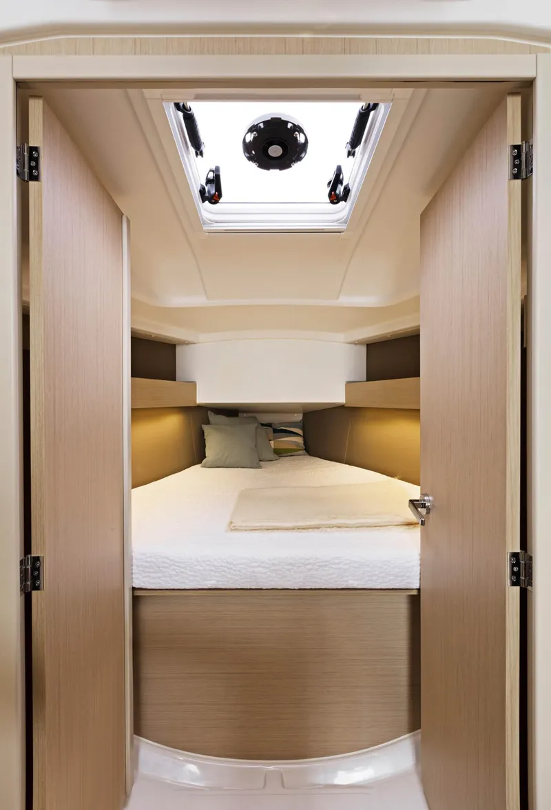 Slide: The Image of 2020 Beneteau Oceanis 30.1 - Front berth - 7