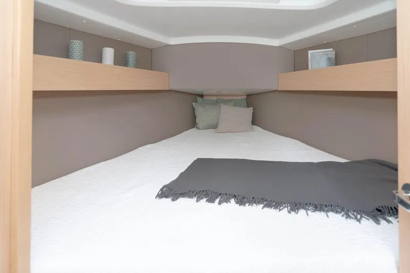 Slide: The Image of 2020 Beneteau Oceanis 30.1 - V berth - 8