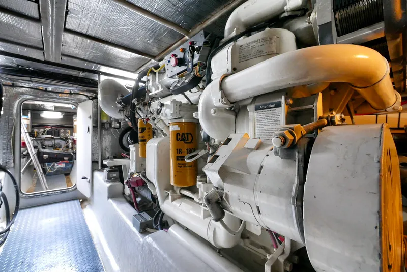 Slide: The Image of Sea Ray 560 Sedan Bridge 1998 - 35