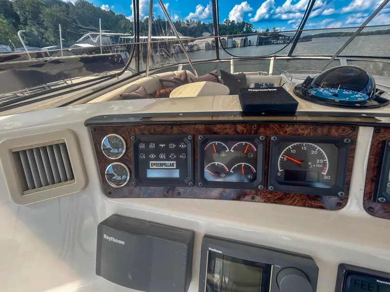 Slide: The Image of Sea Ray 560 Sedan Bridge 1998 - 30