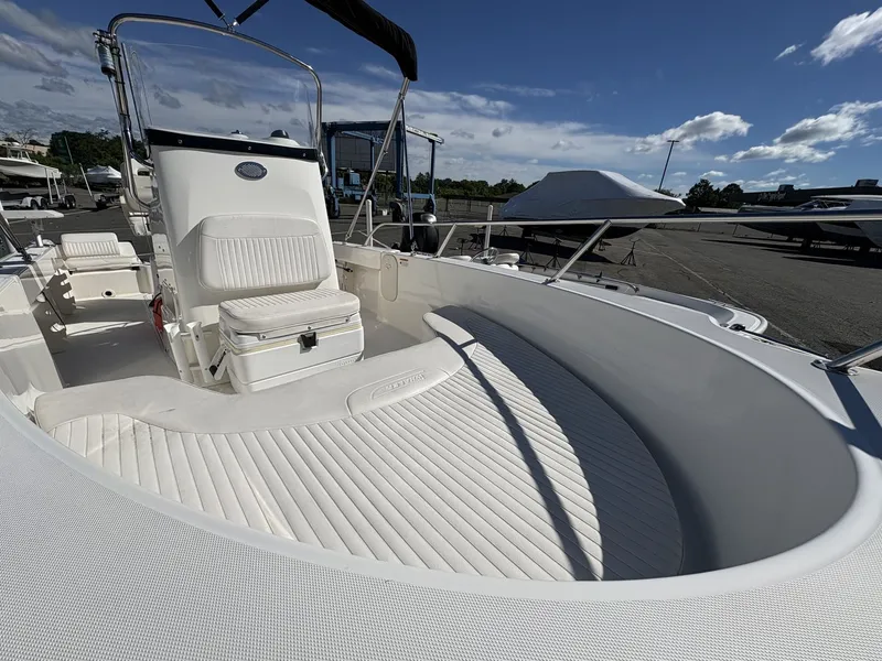Slide: The Image of Boston Whaler 190 OUTRAGE 2017 - 1