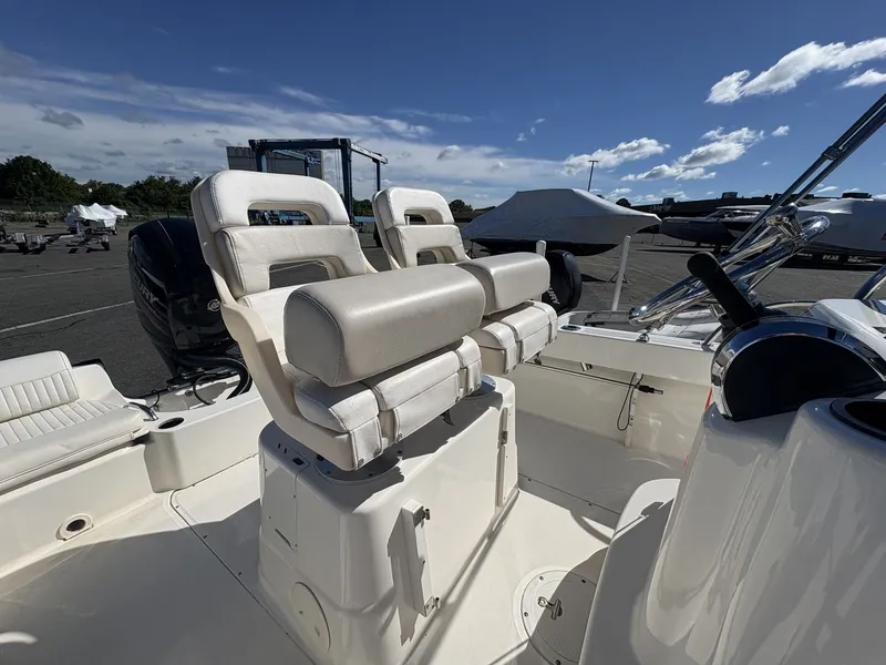 Slide: The Image of Boston Whaler 190 OUTRAGE 2017 - 6