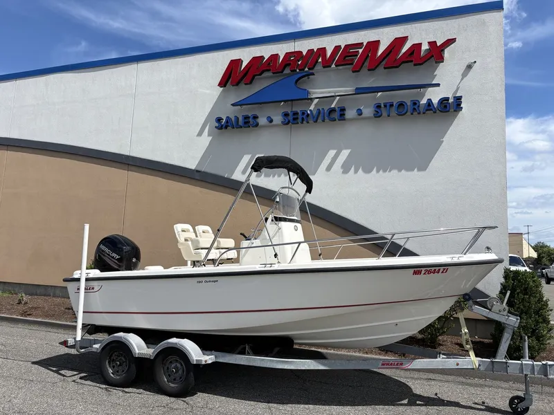 Slide: The Image of Boston Whaler 190 OUTRAGE 2017 - 11