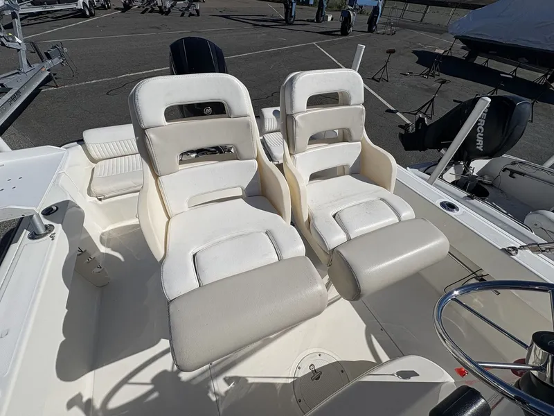 Slide: The Image of Boston Whaler 190 OUTRAGE 2017 - 7