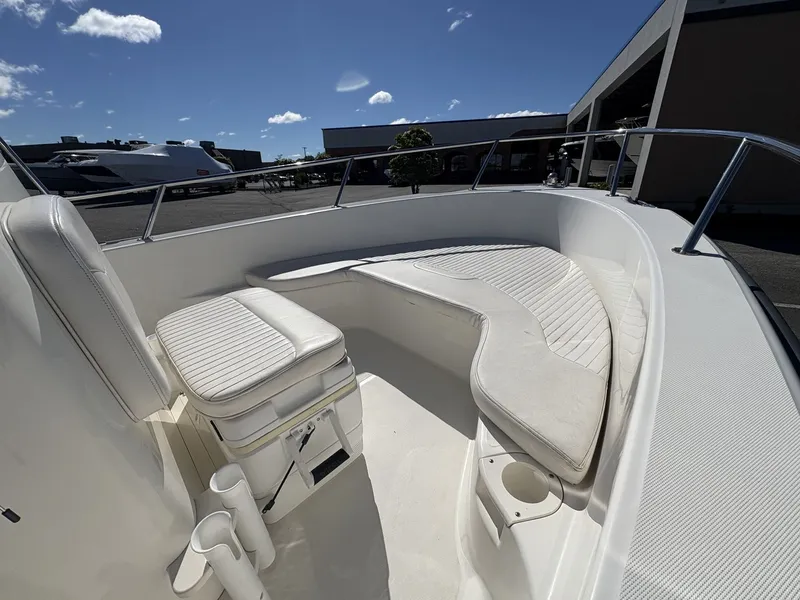Slide: The Image of Boston Whaler 190 OUTRAGE 2017 - 2
