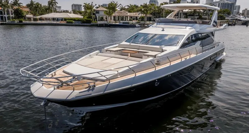 Slide: The Image of Azimut Fly 72 2016 - 4
