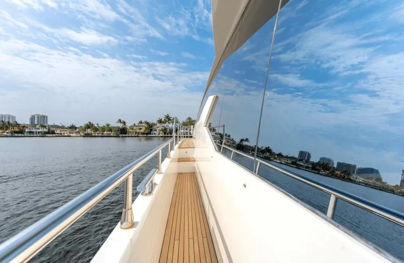 Slide: The Image of Azimut Fly 72 2016 - 22