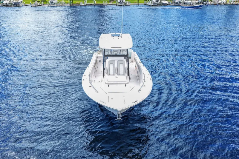 Slide: The Image of Sea Fox 328 Commander 2024 - 8
