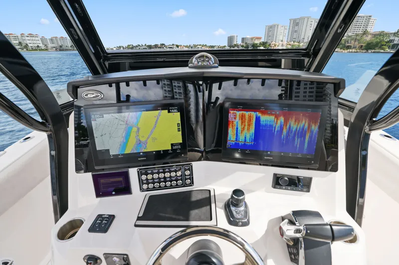 Slide: The Image of Sea Fox 328 Commander 2024 - 25