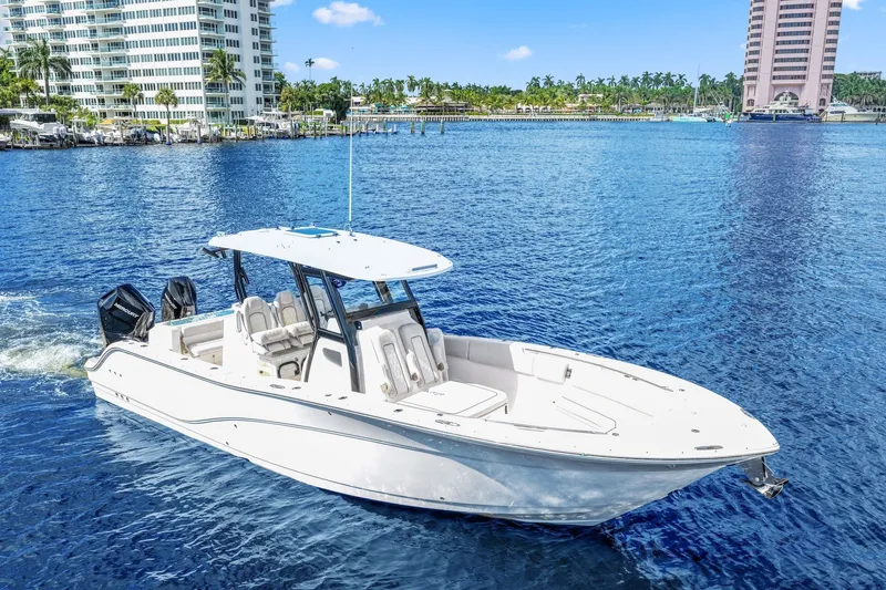 Slide: The Image of Sea Fox 328 Commander 2024 - 1