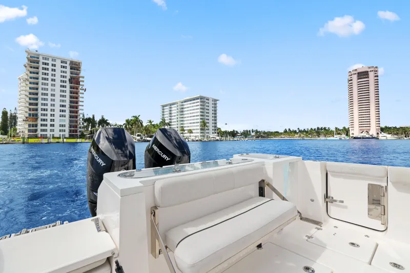 Slide: The Image of Sea Fox 328 Commander 2024 - 29