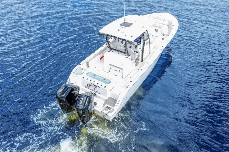Slide: The Image of Sea Fox 328 Commander 2024 - 6