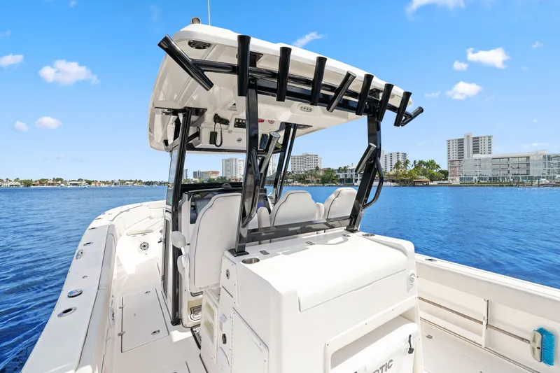 Slide: The Image of Sea Fox 328 Commander 2024 - 27