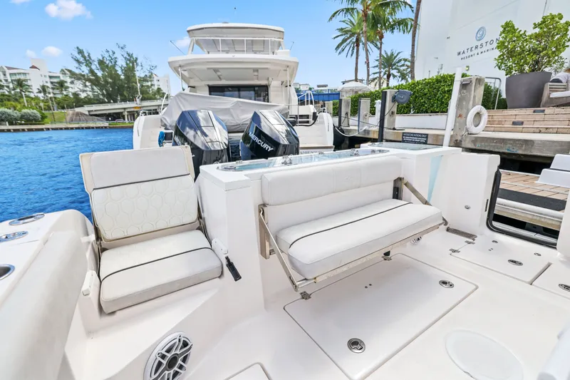 Slide: The Image of Sea Fox 328 Commander 2024 - 50