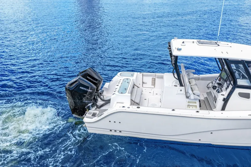 Slide: The Image of Sea Fox 328 Commander 2024 - 4