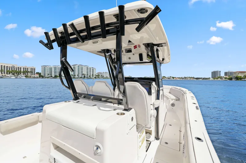 Slide: The Image of Sea Fox 328 Commander 2024 - 26