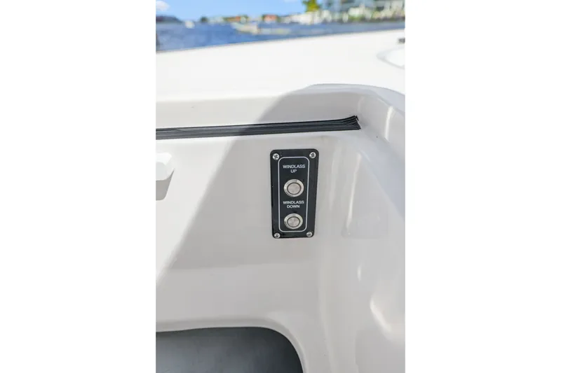 Slide: The Image of Sea Fox 328 Commander 2024 - 48
