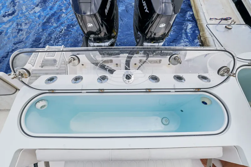 Slide: The Image of Sea Fox 328 Commander 2024 - 51