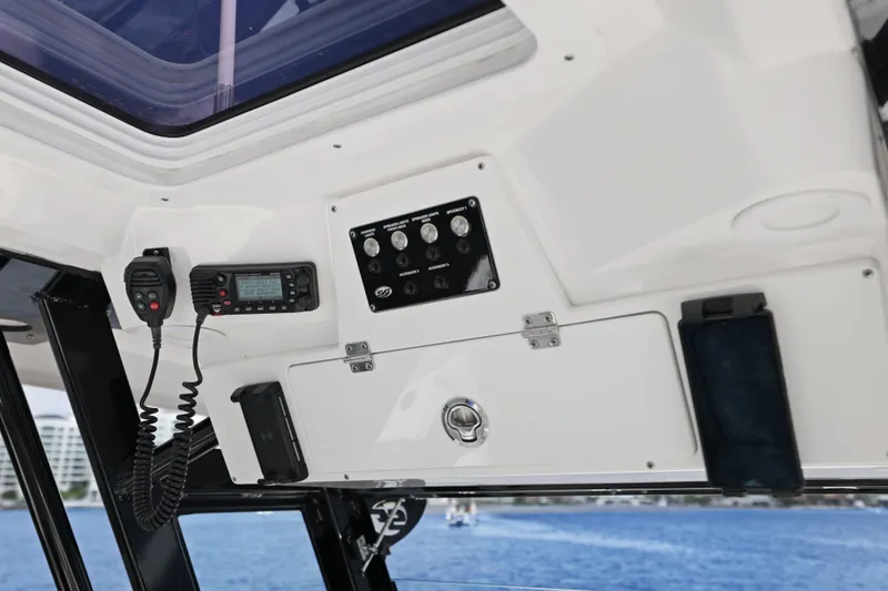 Slide: The Image of Sea Fox 328 Commander 2024 - 39