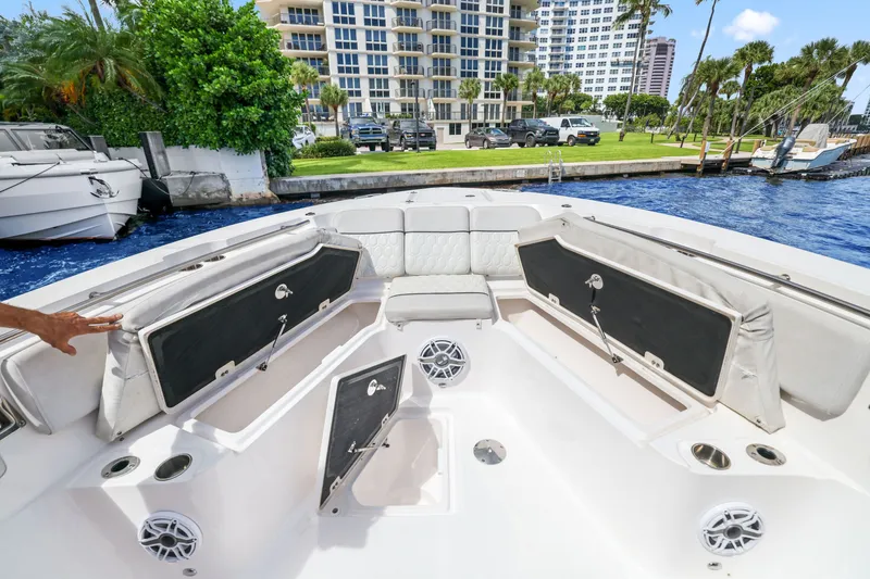 Slide: The Image of Sea Fox 328 Commander 2024 - 44